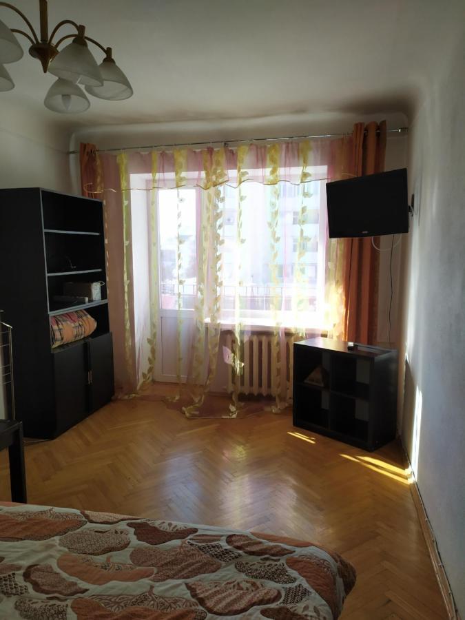 3- Х Комнатная Квартира В Центре Rivne Esterno foto